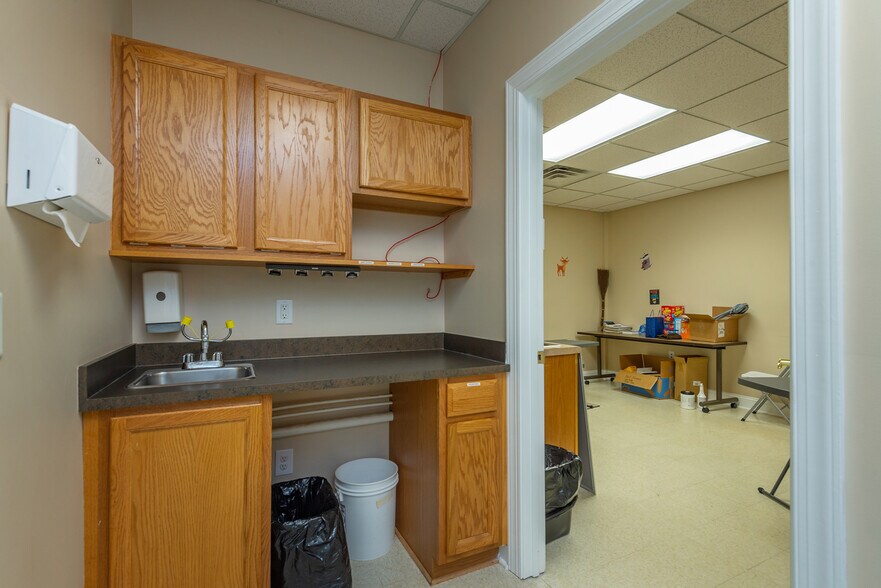 More Photos Of 110 Chadwick Square Ct, Hendersonville Medical For Sale