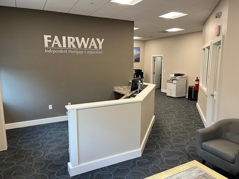 More Photos Of 300 Constitution Ave, Portsmouth Research And Development For Lease