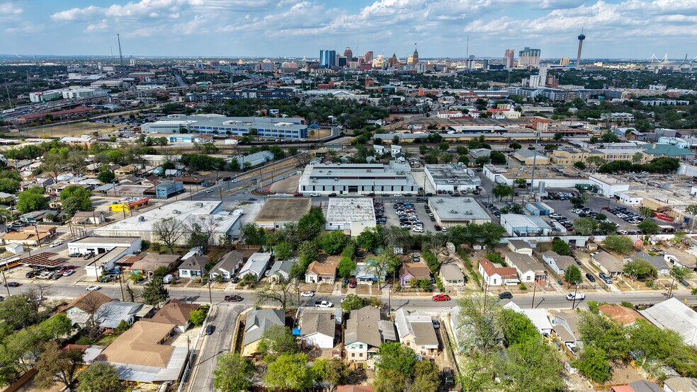 More Photos Of 130 E Zavalla, San Antonio Warehouse For Lease
