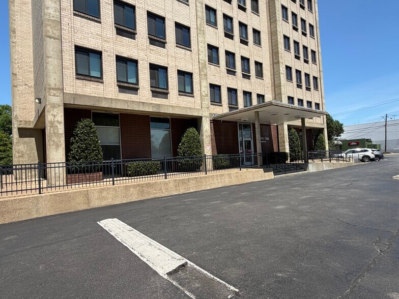 More Photos Of 2209 Abbott Martin Rd, Nashville Apartments For Lease