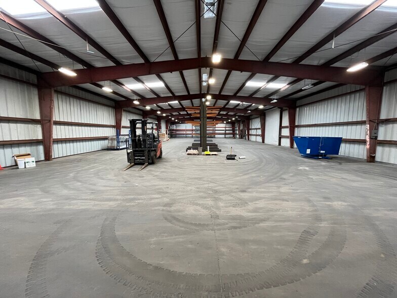 More Photos Of 250 Carmalita St, Punta Gorda Warehouse For Lease
