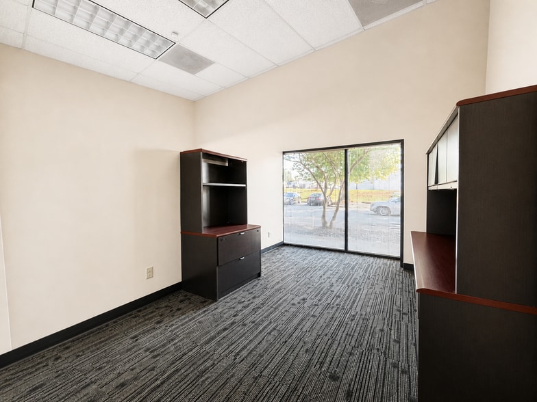 More Photos Of 4500 Indiana Ave, Winston-Salem Flex For Lease