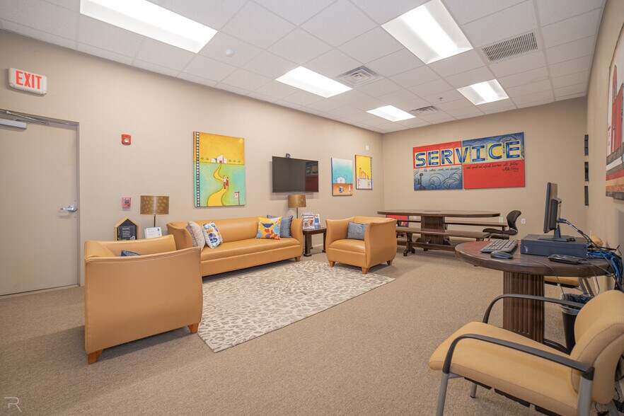 More Photos Of 11375 S Fortuna Rd, Yuma Storefront Retail Office For Sale