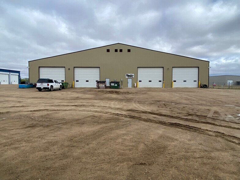 More Photos Of 6847 66 St, Lloydminster Manufacturing For Lease