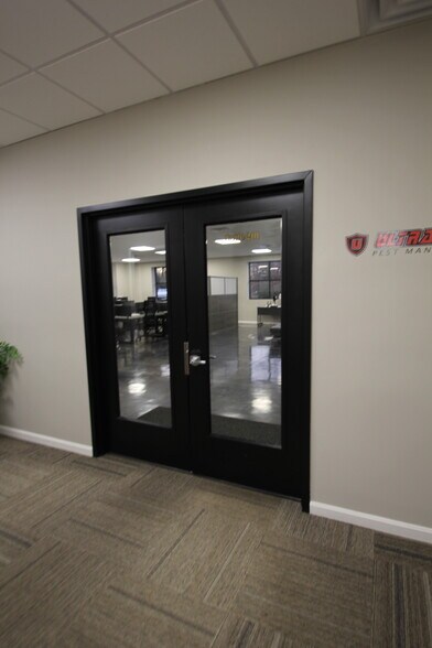 More Photos Of 2302 Turnpike St, North Andover General Retail For Lease