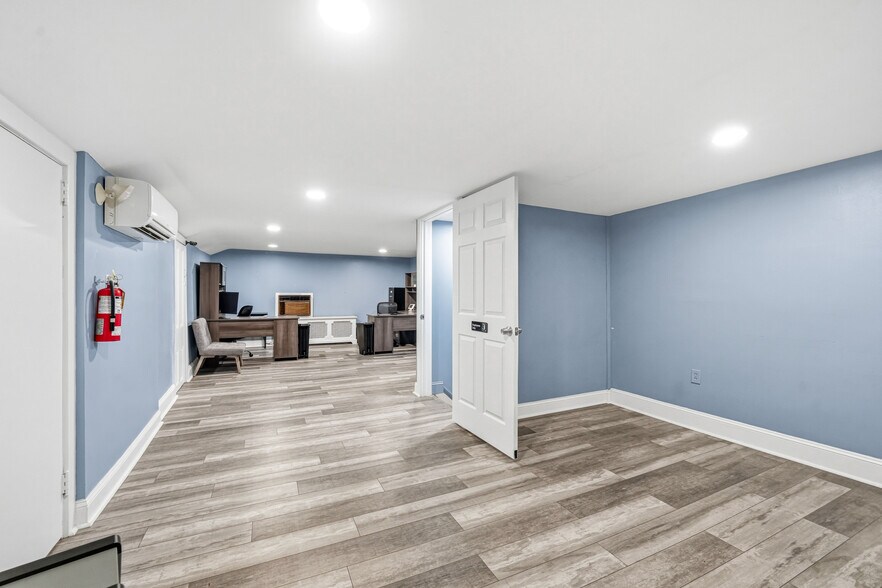 More Photos Of 113-115 W Ridge Pike, Conshohocken Storefront For Lease