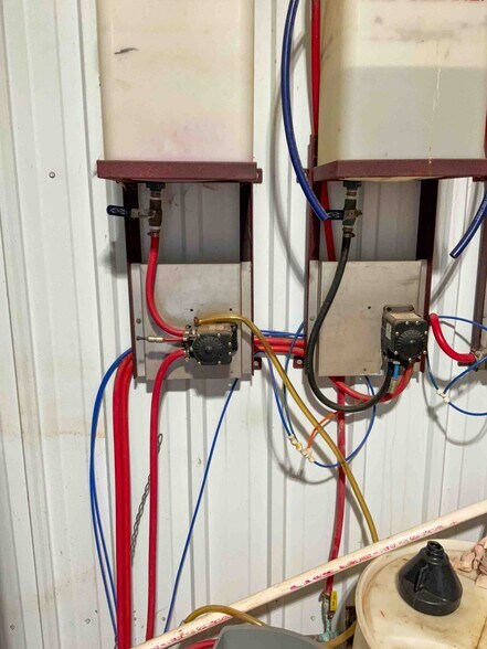 More Photos Of 600 Opal Ave, Clinton Carwash For Sale