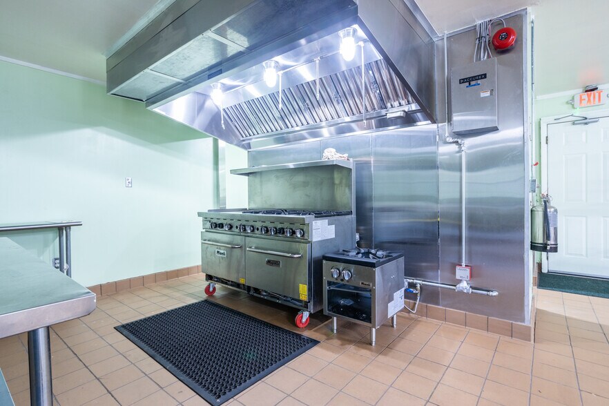 More Photos Of 10204 Se State Road 100, Starke Flex For Sale