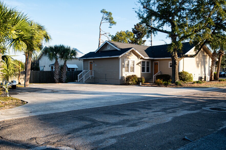 More Photos Of 23 E 8th St, Panama City Office Residential For Sale