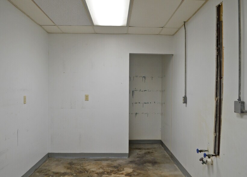 More Photos Of 10027 Railroad St, Lake City Warehouse For Sale