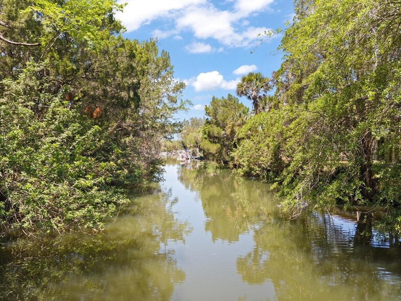More Photos Of 6024 Cortez Blvd, Weeki Wachee General Retail For Sale