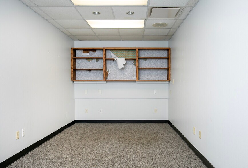 More Photos Of 415 Beckham Ave, Tyler Storefront For Sale