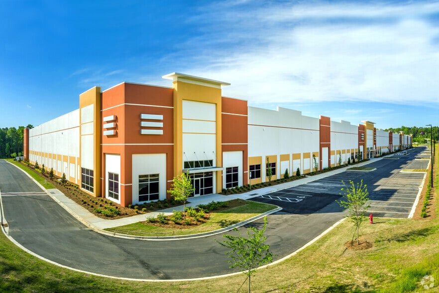 More Photos Of 577 Cel-River Rd, Rock Hill Warehouse For Lease