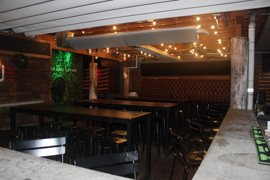 More Photos Of 330 1st Ave S, Saint Petersburg Restaurant For Lease