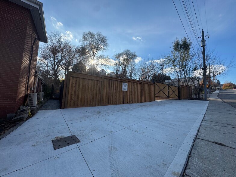 More Photos Of 43 Glen Rd, Hamilton Land For Lease
