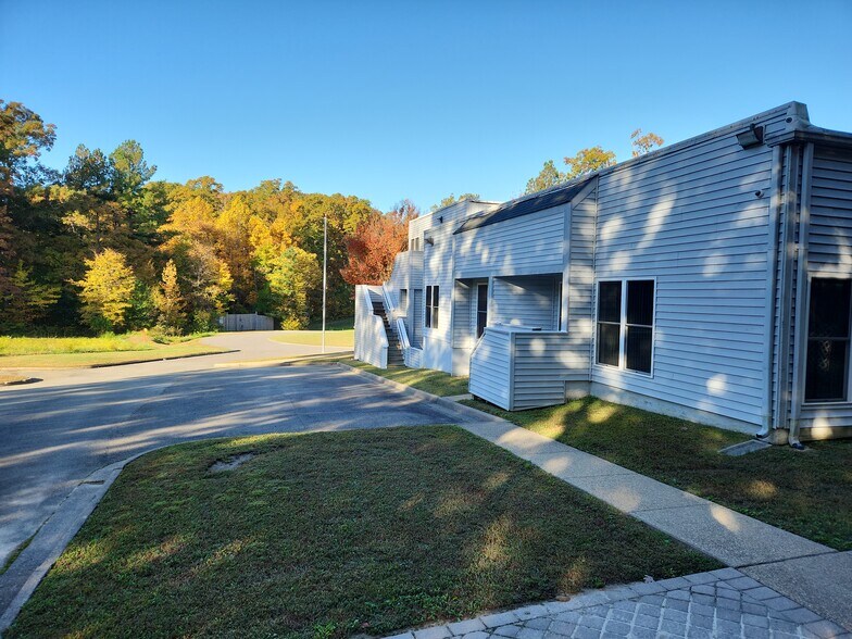 More Photos Of 3121 E Boundary Ct, Midlothian Office For Sale