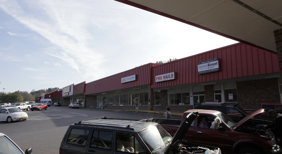 More Photos Of 665-691 US 19 Hwy E, Burnsville General Retail For Lease