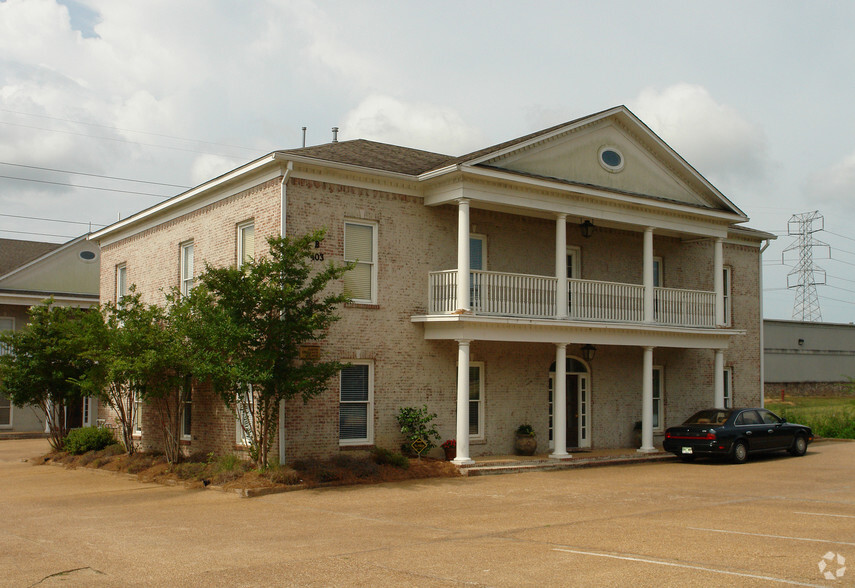 Primary Photo Of 403 Towne Center Blvd, Ridgeland Medical For Sale