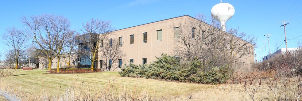 More Photos Of 13000 W Silver Spring Rd, Butler Flex For Lease