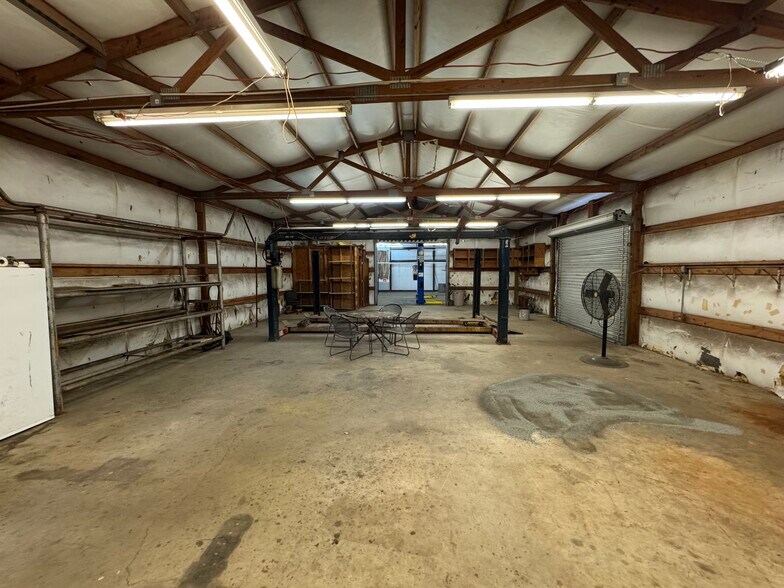 More Photos Of 15083 Highway 155 S, Tyler Warehouse For Sale
