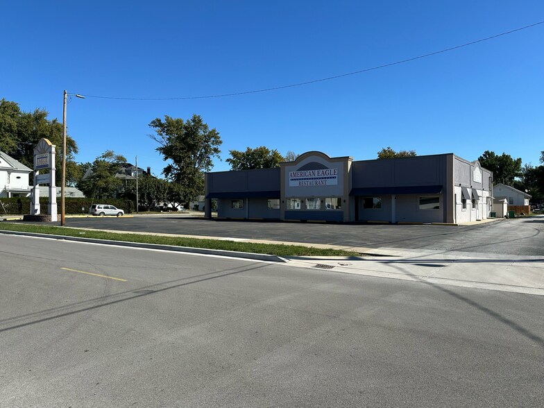 More Photos Of 102 E Park St, Taylorville Freestanding For Sale