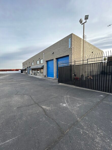 More Photos Of 3975 W Quail Ave, Las Vegas Warehouse For Lease