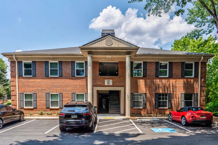 More Photos Of 425 E Crossville Rd, Roswell Office For Sale