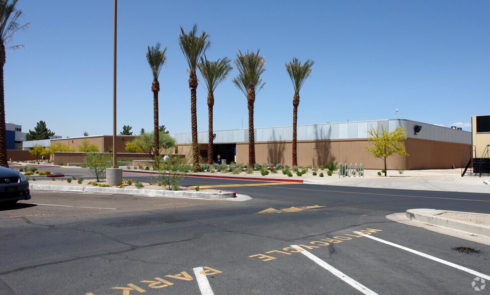 More Photos Of 5353 W Bell Rd, Glendale Office For Lease