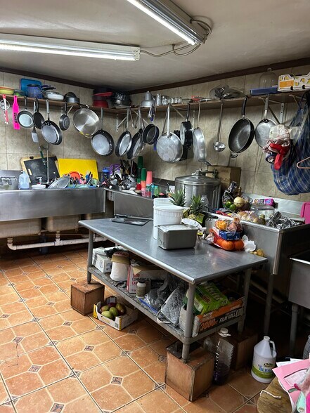 More Photos Of 18130 S US Highway 301, Wimauma Storefront For Sale