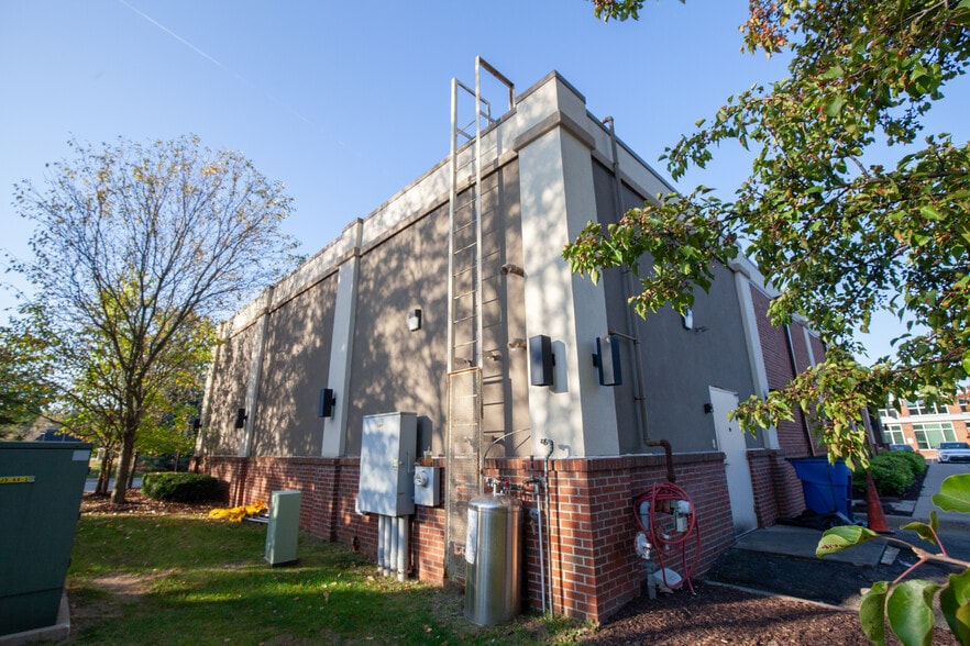 More Photos Of 5340 Jackson Rd, Ann Arbor Restaurant For Sale