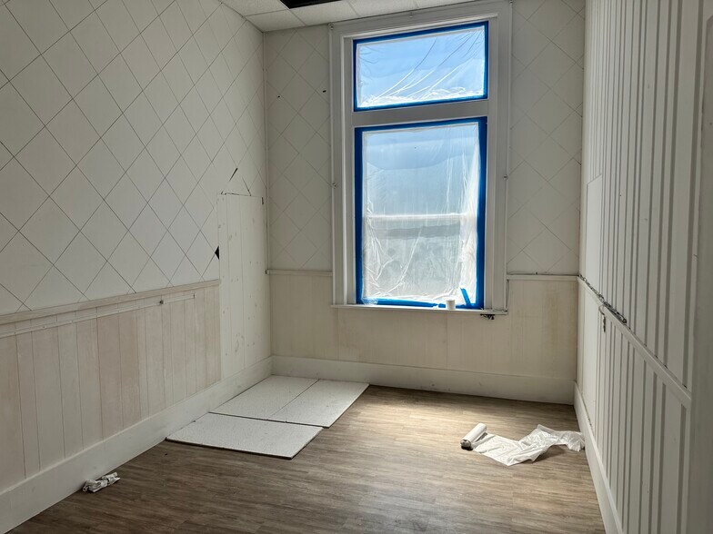 More Photos Of 31-33 E 2nd St, Manchester Storefront Retail Residential For Sale