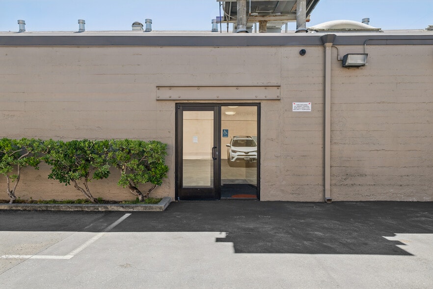 More Photos Of 1145 California Dr, Burlingame Storefront For Lease