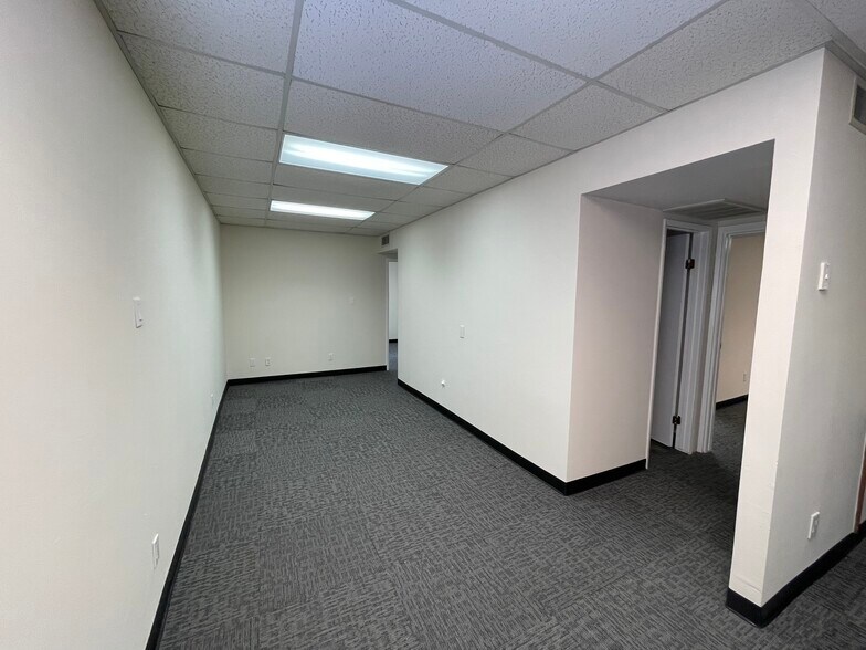 More Photos Of 2200 G St, Bakersfield Office For Lease