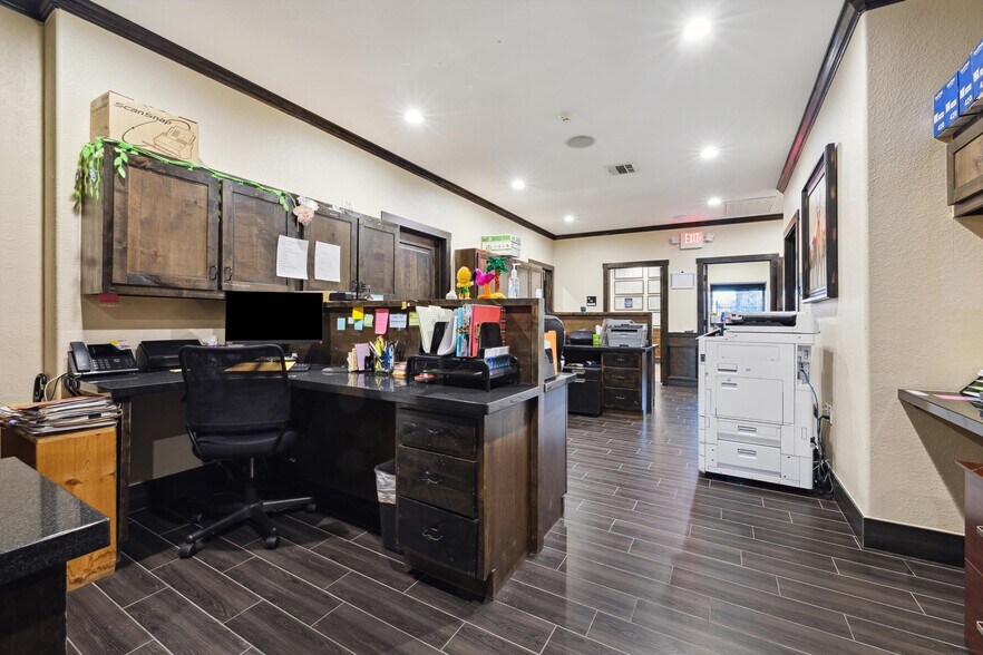 More Photos Of 1221 Studewood St, Houston Medical For Sale