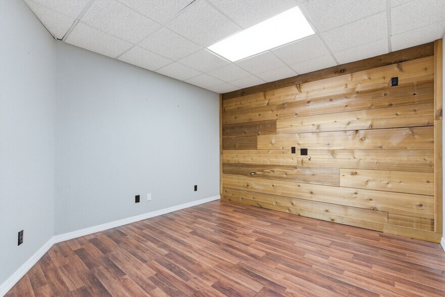 More Photos Of 805 Main St, Cassville General Retail For Sale