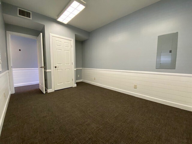 More Photos Of 1010 6th Ave, Huntington Storefront Retail Office For Lease