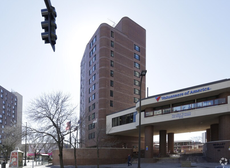 More Photos Of 1350 Nicollet Ave, Minneapolis Apartments For Lease