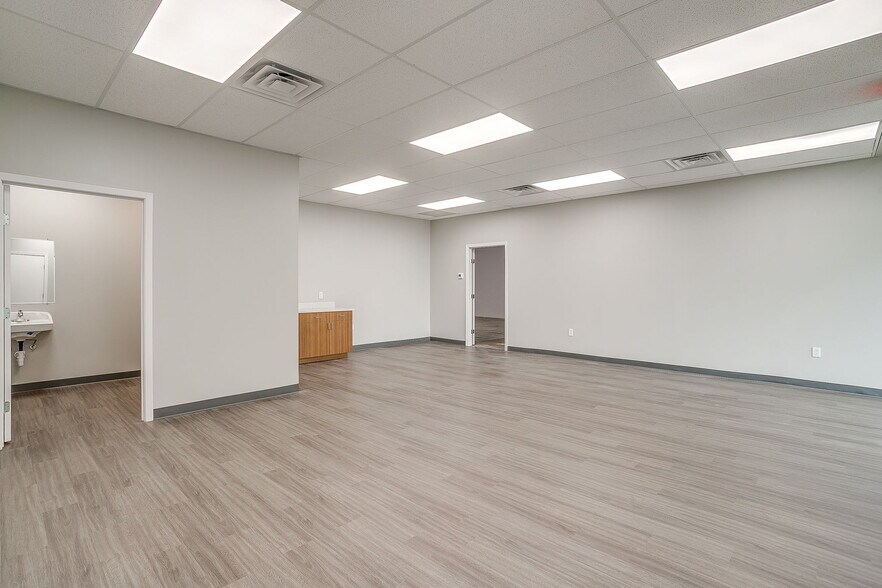 More Photos Of 3001-3003 Shamrock St, Fort Worth Light Distribution For Lease