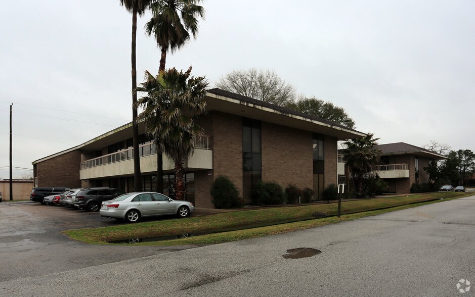 More Photos Of 4420 W FM-1960, Houston Office For Sale