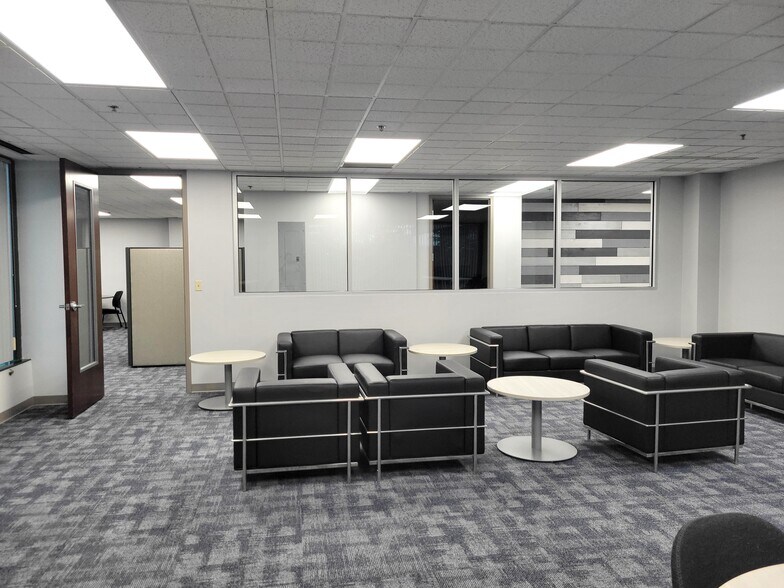 More Photos Of 8001 Broadway, Merrillville Office For Lease