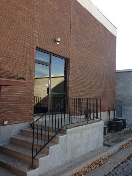 More Photos Of 200 W Parrish Ln, Centerville Office For Lease