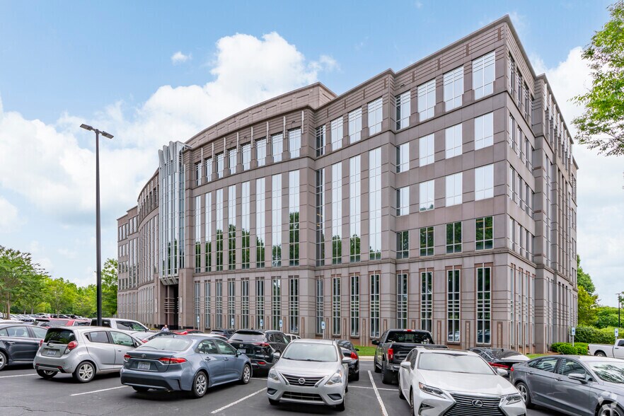 More Photos Of 2550 W Tyvola Rd, Charlotte Office For Lease