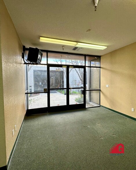 More Photos Of 855 E Easy St, Simi Valley Warehouse For Lease