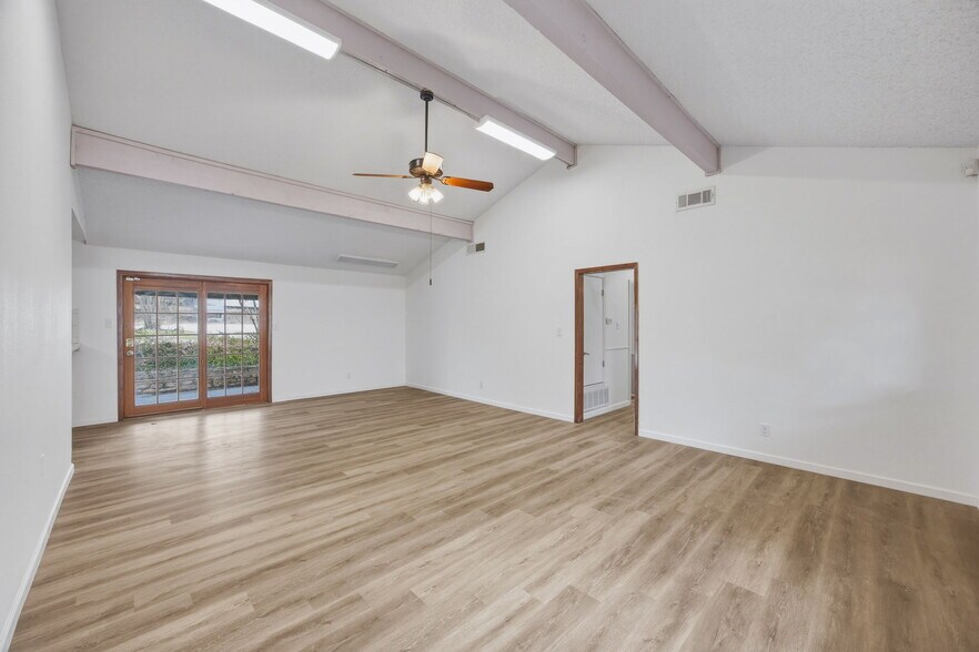 More Photos Of 7900 Hudson Loop, Austin Contractor Storage Yard For Lease