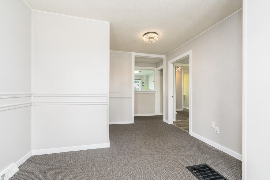 More Photos Of 1607 Chester Blvd, Richmond Office For Sale