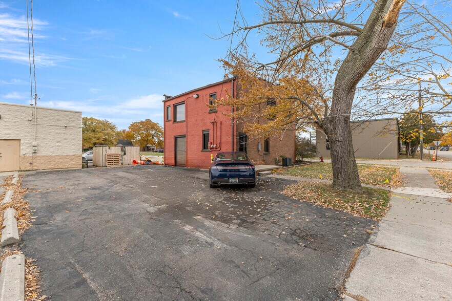 More Photos Of 6336 Fox Ave, Allen Park Office For Sale
