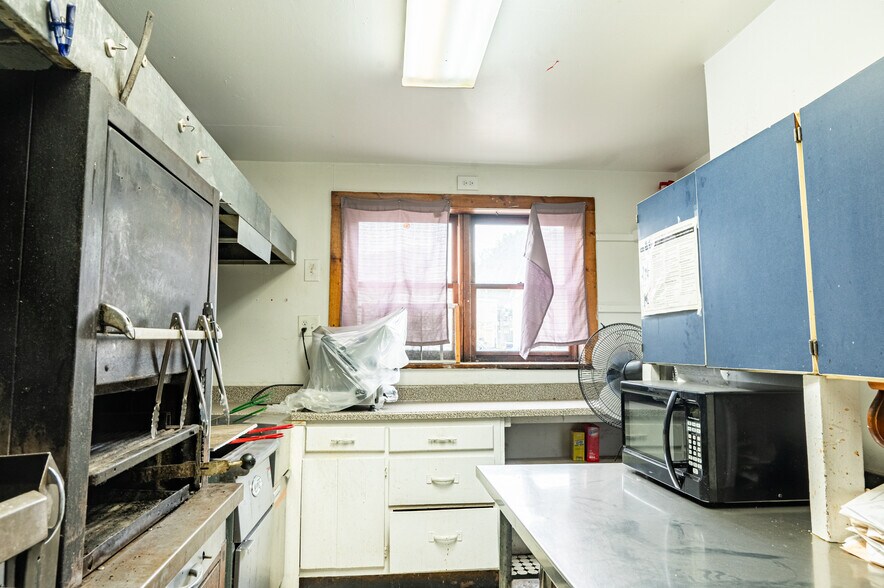 More Photos Of 200 Oriskany Blvd, Whitesboro General Retail For Sale