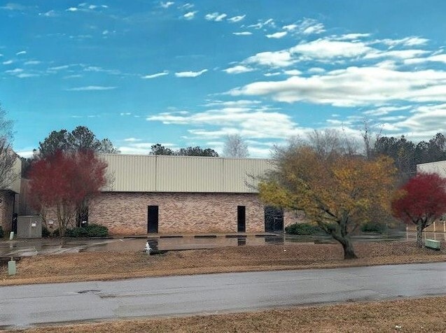 More Photos Of 154 Andrew Dr, Stockbridge Warehouse For Lease