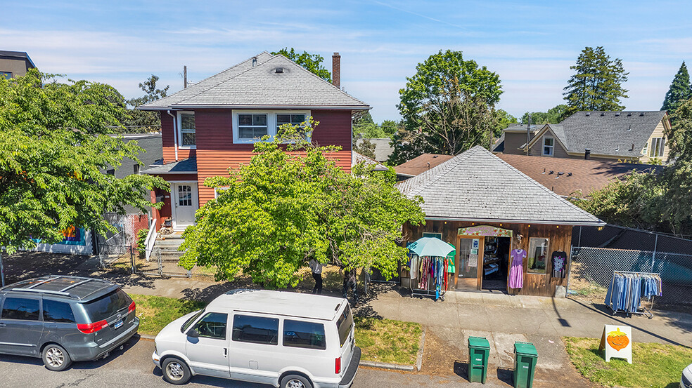 Primary Photo Of 911 NE Dekum St, Portland Apartments For Sale