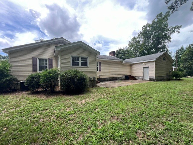 More Photos Of 636 Statesville Blvd, Salisbury Office For Sale